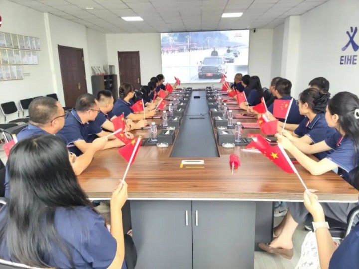 EIHE Steel Structure Group organiserade visning av livesändningen av den 93:e militärparaden